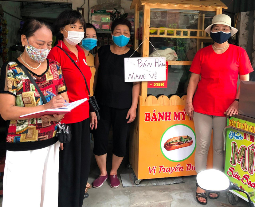 Cán bộ tổ dân phố 11 và 21 phường Tân Mai nhắc nhở người dân tuân thủ quy định phòng dịch Covid-19 Cán bộ tổ dân phố 11 và 21 phường Tân Mai nhắc nhở người dân tuân thủ quy định phòng dịch Covid-19