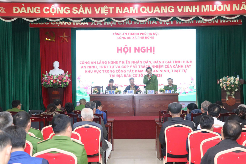 Thượng tá Nguyễn Ngọc Hồi – Trưởng Công an xã thông tin tại hội nghị