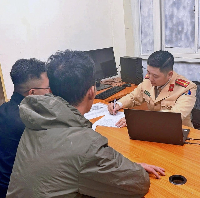 Lộ diện 'thủ phạm' làm rơi vãi bùn đất giữa đêm tối trên phố Tôn Đức Thắng ảnh 3