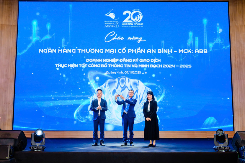Ngày 07/11/2025, ABBANK được vinh danh trong Top 10 Doanh nghiệp đăng ký giao dịch thực hiện tốt công bố thông tin và minh bạch 2024 – 2025 do HNX công bố