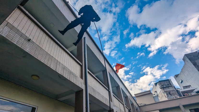 Tại Tiểu đoàn Cảnh sát đặc nhiệm, các chiến sĩ thường xuyên luyện tập với cường độ cao các bài huấn luyện đặc biệt