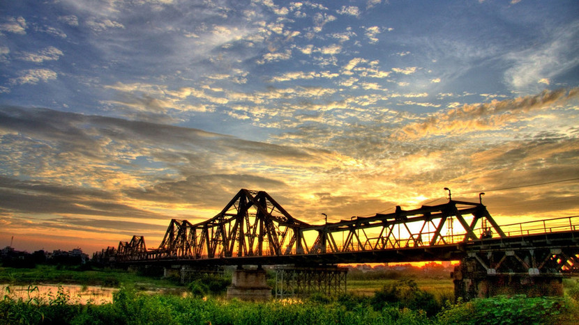 Sông Hồng như chứng nhân lịch sử, một cầu nối giữa quá khứ - hiện tại - tương lai mà cầu Long Biên là một chứng tích vắt qua 3 thế kỷ