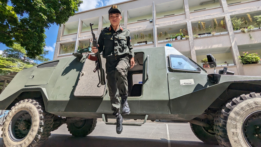 Xe ram chống đạn của Cảnh sát cơ động đặc nhiệm Công an Hà Nội