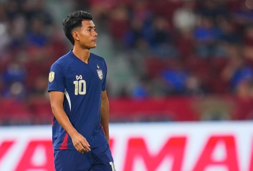 6. Suphanat Mueanta. Chưa đạt phong độ cao nhất do bị sốt nhưng cựu “thần đồng” Suphanat Mueanta vẫn là quân bài rất quan trọng trên hàng công đội tuyển Thái Lan. Không ai khác, Suphanat ghi bàn quyết định ở bán kết hạ Philippines, trước khi có đường chuyền chính xác để Chalermsak rút ngắn cách biệt 1-2 ở lượt đi trước đội tuyển Việt Nam.