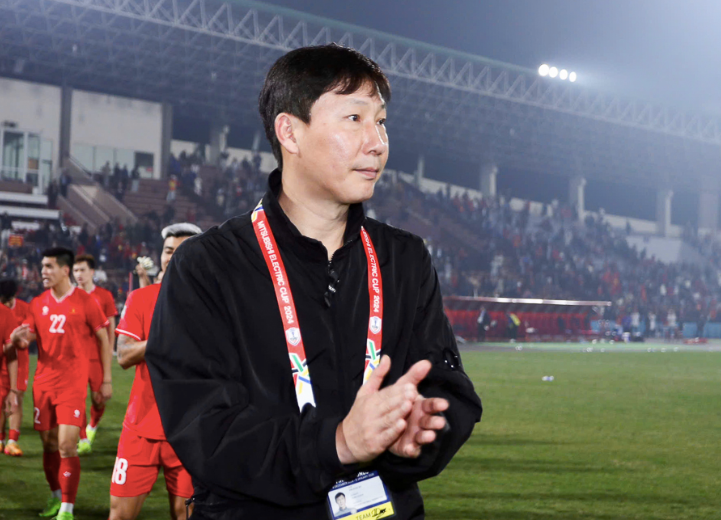 HLV Kim Sang-sik sẽ giúp đội tuyển Việt Nam đánh bại Thái Lan