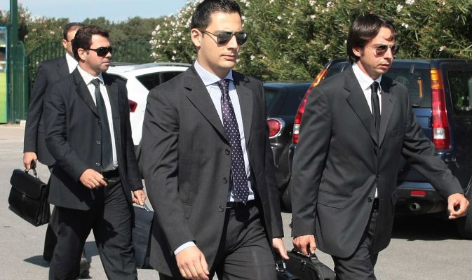 SỐC: Cảnh sát kinh tế khám xét trụ sở 41 CLB Italia ảnh 1