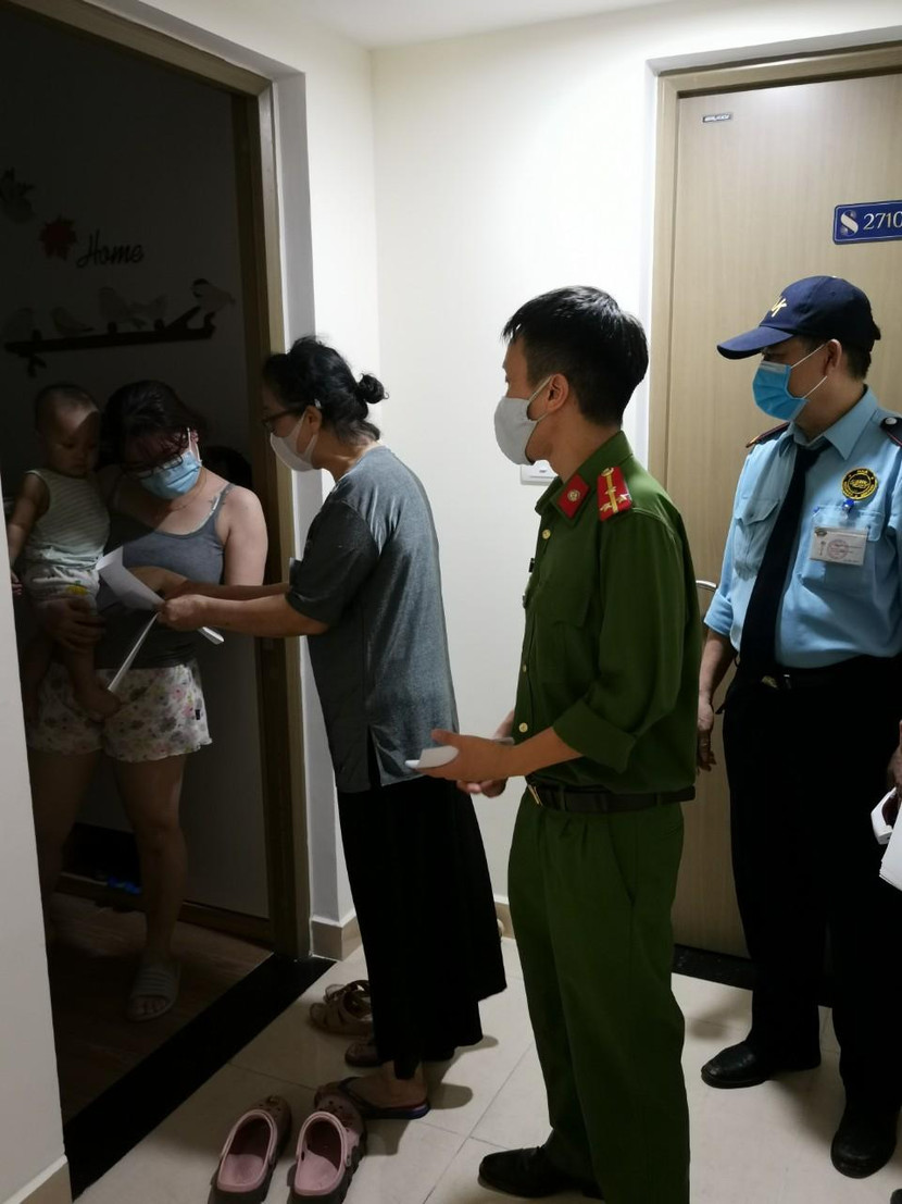 CAP Yết Kiêu phối hợp rà soát, phát thẻ Cử tri cho công dân CAP Yết Kiêu phối hợp rà soát, phát thẻ Cử tri cho công dân