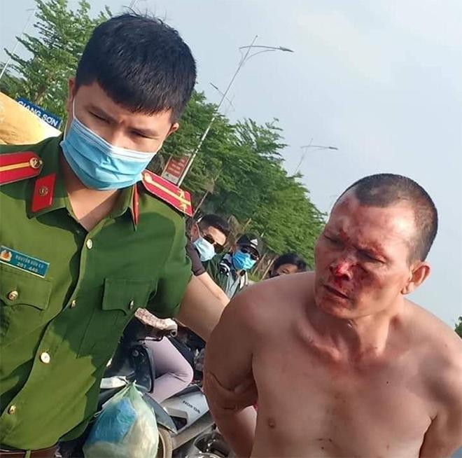 Tên cướp bị bắt giữ ngay sau khi gây án Tên cướp bị bắt giữ ngay sau khi gây án