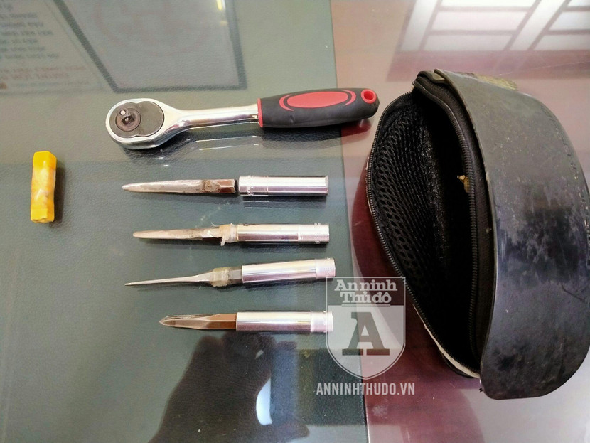 Bộ vam phá khóa mà hai đối tượng luôn giắt theo người để đi trộm cắp