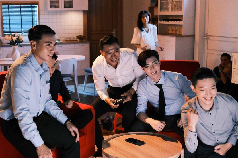 Và Erik xuất hiện trong MV “Quá khứ đôi, Hiện tại đơn”