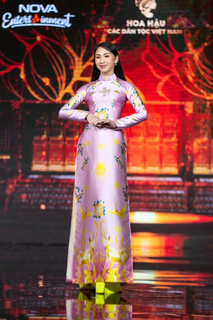 Đào Phương Quỳnh - dân tộc Tày - Trình độ học vấn: Cử nhân. Hoa khôi nữ sinh tài năng duyên dáng tỉnh Tuyên Quang 2019. Thủ khoa đầu vào của Học viện Toà án năm 2021 Đào Phương Quỳnh - dân tộc Tày - Trình độ học vấn: Cử nhân. Hoa khôi nữ sinh tài năng duyên dáng tỉnh Tuyên Quang 2019. Thủ khoa đầu vào của Học viện Toà án năm 2021