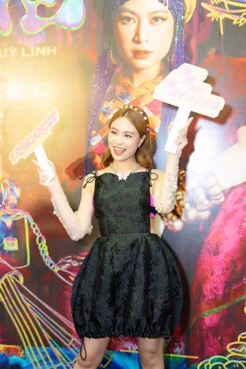 Hoàng Thuỳ Linh xuất hiện rạng rỡ sau 2 năm im ắng