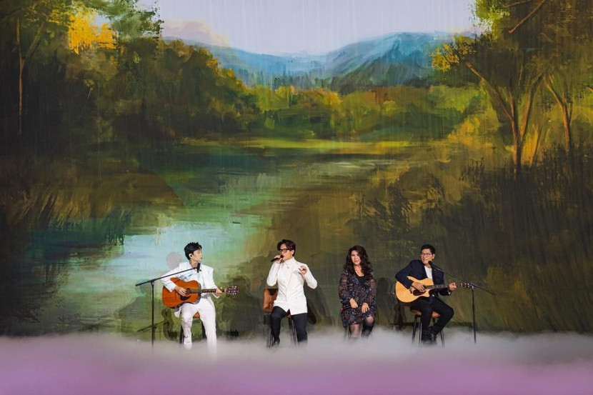 Tiết mục mở màn của các nghệ sĩ tham gia chương trình