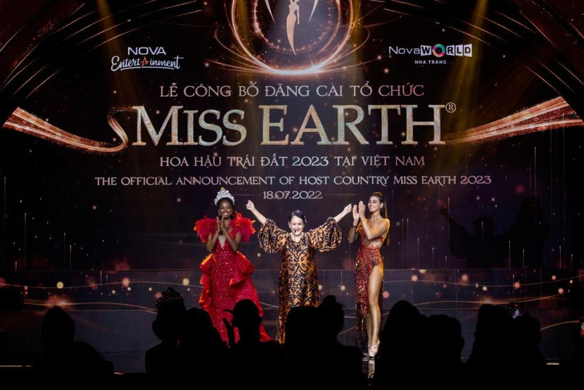 Bà Lorraine Shuck – Phó chủ tịch tổ chức Hoa hậu Trái đất và 2 Hoa hậu Trái đất 2020, 2021 Bà Lorraine Shuck – Phó chủ tịch tổ chức Hoa hậu Trái đất và 2 Hoa hậu Trái đất 2020, 2021