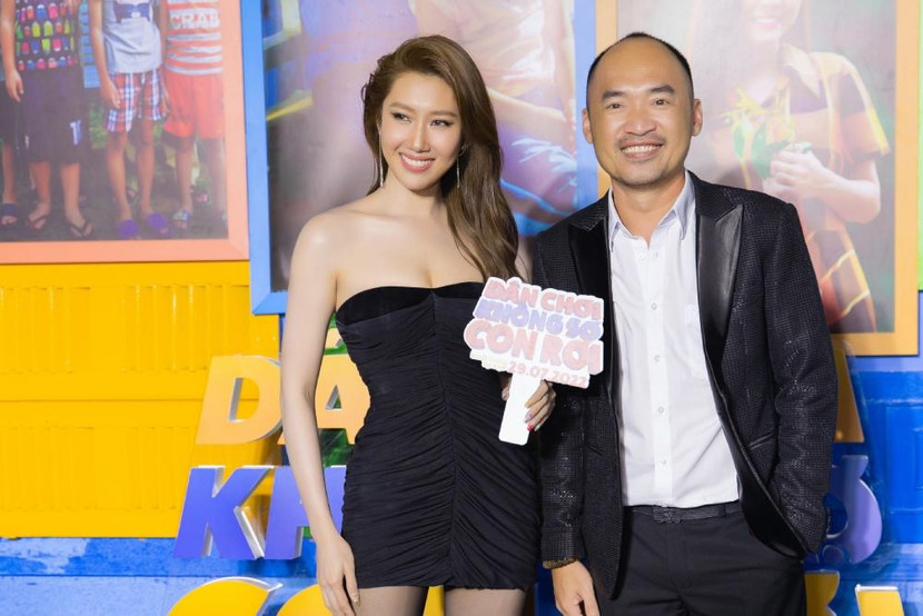 Diễn viên Thuý Ngân chúc mừng Tiến Luật Diễn viên Thuý Ngân chúc mừng Tiến Luật