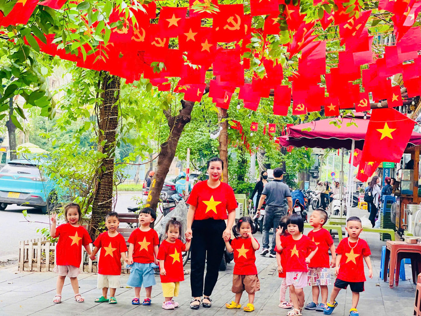 Cô giáo trường Mầm non Cửa Nam khơi dậy tình yêu Tổ quốc cho các bạn nhỏ Cô giáo trường Mầm non Cửa Nam khơi dậy tình yêu Tổ quốc cho các bạn nhỏ