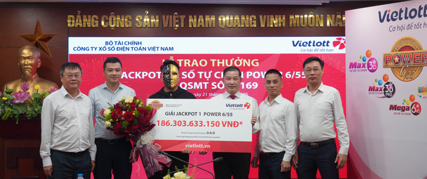 Nam thanh niên nhận thưởng hơn 186 tỷ đồng Nam thanh niên nhận thưởng hơn 186 tỷ đồng