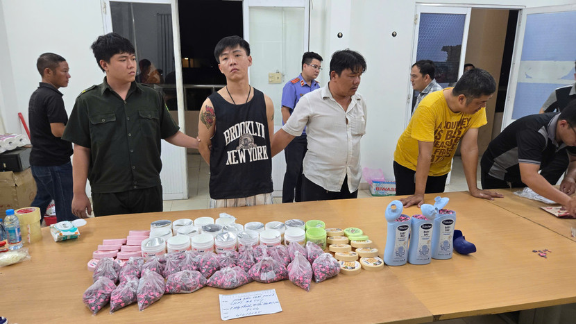 Các đối tượng và số ma túy bị bắt giữ Các đối tượng và số ma túy bị bắt giữ