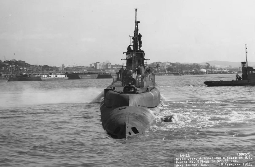 Trong 4 chuyến tuần tra đầu tiên sau khi đưa vào hoạt động vào ngày 2-12-1942, USS Harder đã đánh chìm 14 tàu chiến và tàu buôn Nhật Bản