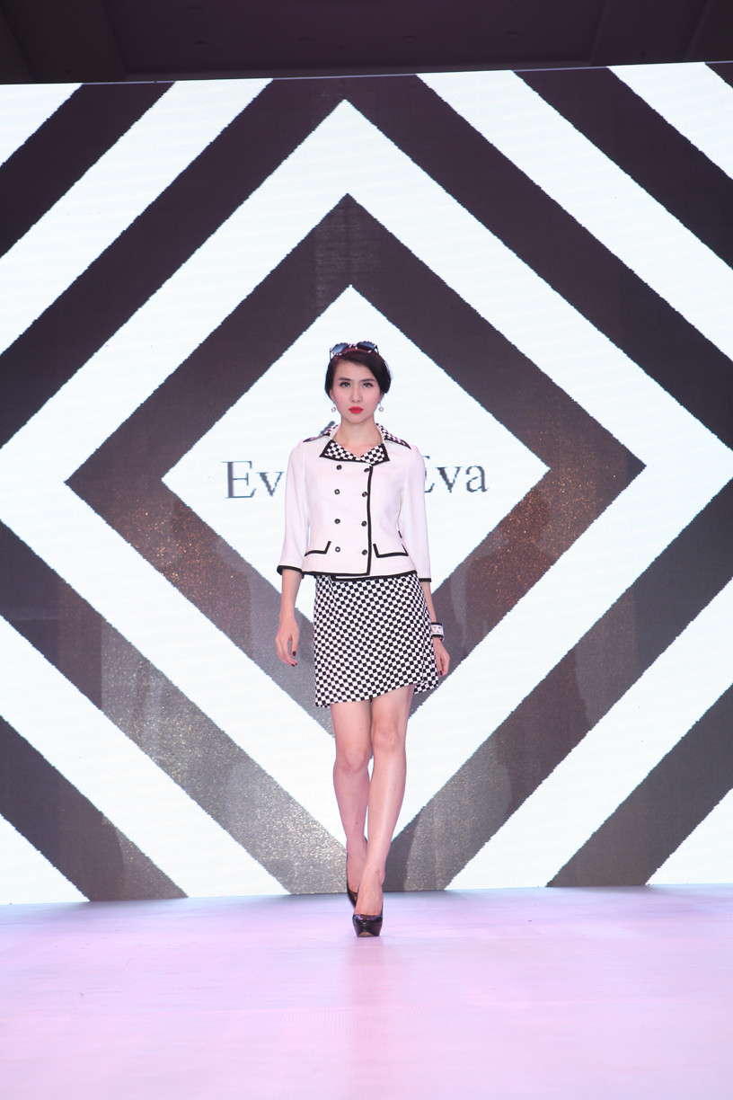 Xem siêu mẫu Việt trình diễn thời trang trong…lòng đất ảnh 6