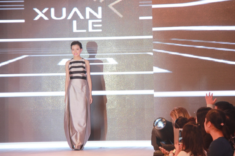 Xem siêu mẫu Việt trình diễn thời trang trong…lòng đất ảnh 4