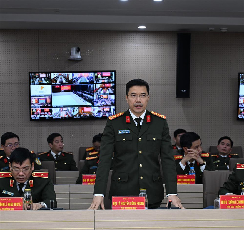 Các đại biểu tham luận tại Hội nghị. Các đại biểu tham luận tại Hội nghị.