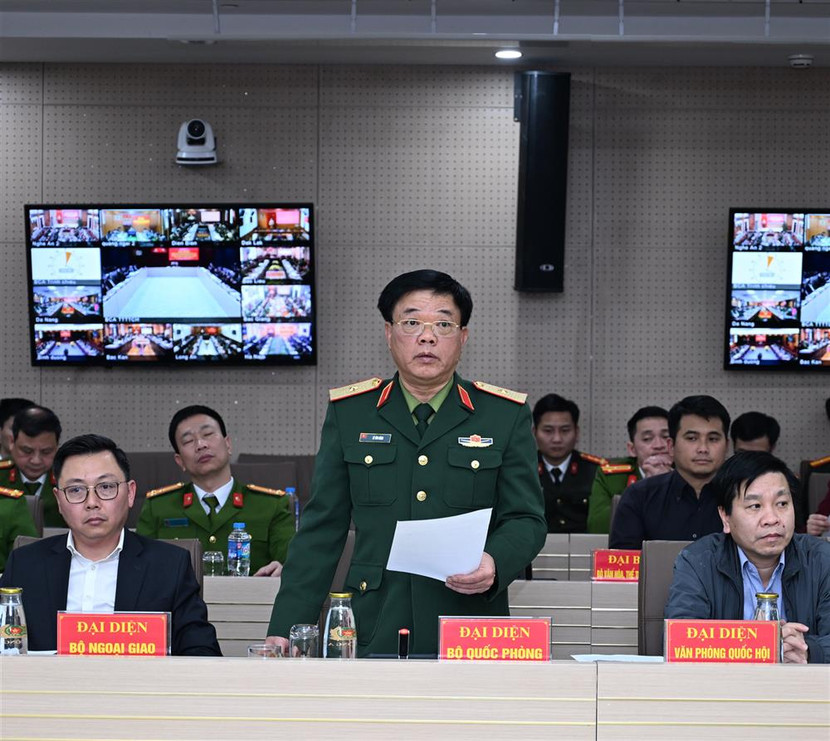 Các đại biểu tham luận tại Hội nghị. Các đại biểu tham luận tại Hội nghị.