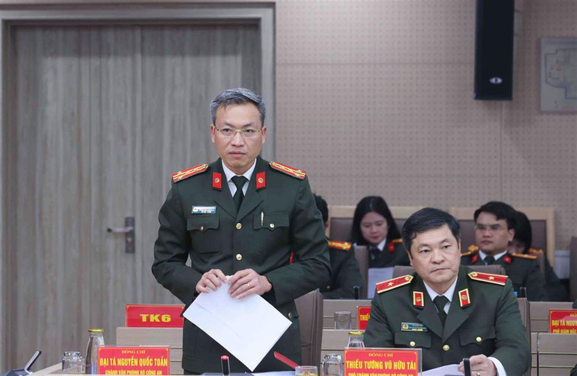 Đại tá Nguyễn Quốc Toản, Chánh Văn phòng Bộ Công an điều hành tham luận tại Hội nghị. Đại tá Nguyễn Quốc Toản, Chánh Văn phòng Bộ Công an điều hành tham luận tại Hội nghị.