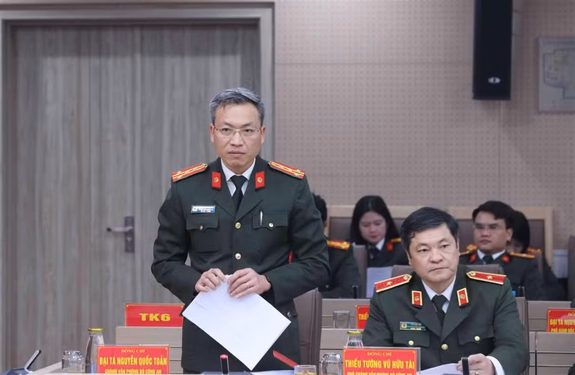 Đại tá Nguyễn Quốc Toản, Chánh Văn phòng Bộ Công an điều hành tham luận tại Hội nghị.