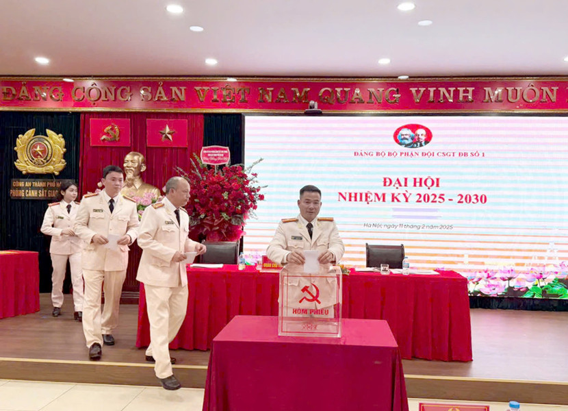 Đại hội tiến hành bỏ phiếu Đại hội tiến hành bỏ phiếu