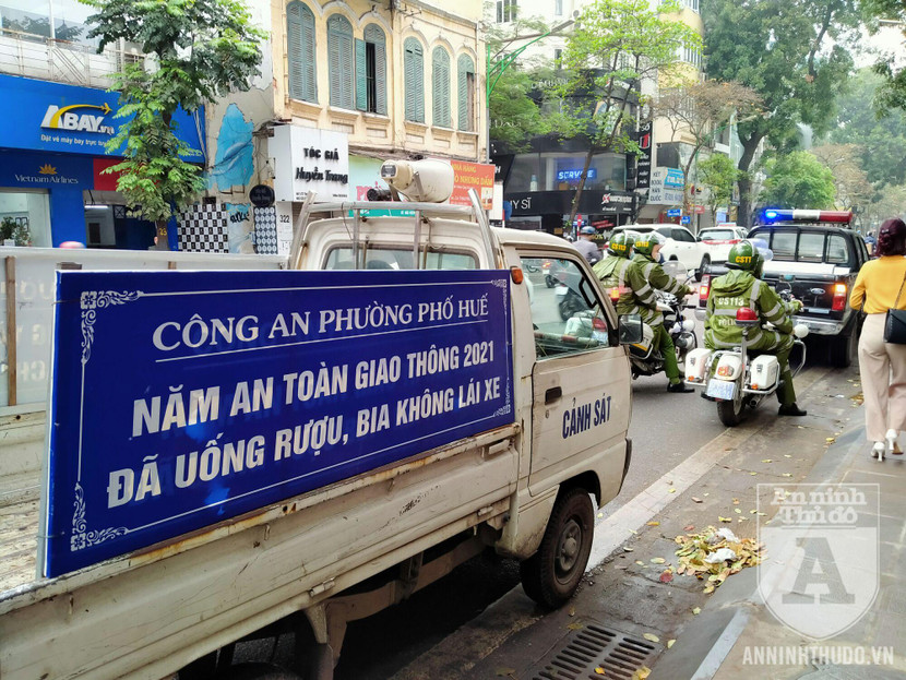 Đội Cảnh sát Giao thông, Trật tự (CAQ Hai Bà Trưng) phối hợp với CAP Phố Huế thực hiện tuần tra, đảm bảo an toàn giao thông và trật tự đô thị Đội Cảnh sát Giao thông, Trật tự (CAQ Hai Bà Trưng) phối hợp với CAP Phố Huế thực hiện tuần tra, đảm bảo an toàn giao thông và trật tự đô thị