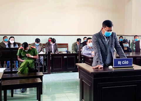 Không làm thủ tục khai báo y tế, Hùng còn chống người thi hành công vụ Không làm thủ tục khai báo y tế, Hùng còn chống người thi hành công vụ