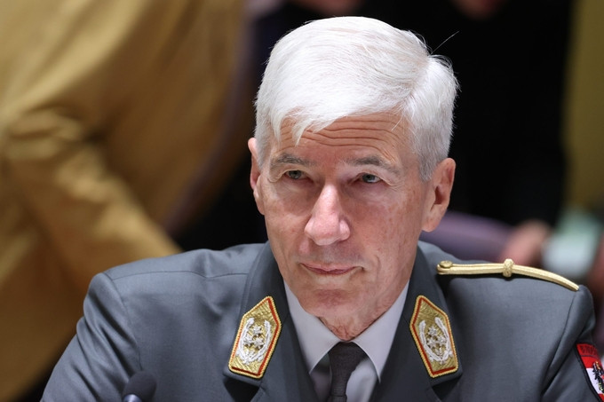 Tướng Robert Brieger - Chủ tịch Ủy ban Quân sự EU (EUMC) Tướng Robert Brieger - Chủ tịch Ủy ban Quân sự EU (EUMC)