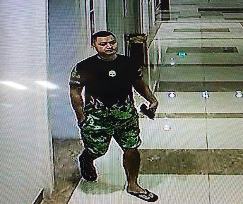 Người đàn ông điều khiển xe Porsche đang bị CQĐT truy tìm