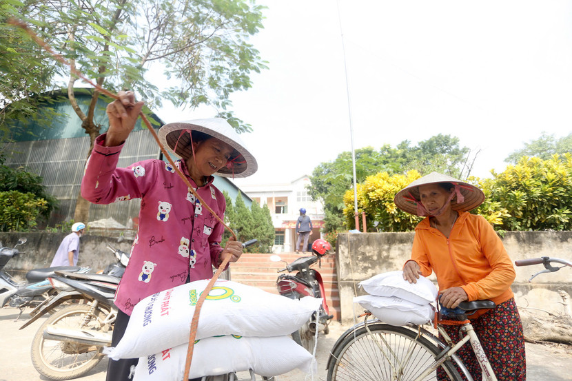 Tạ Xá là xã có tỷ lệ hộ nghèo thuộc diện lớn nhất của huyện Cẩm Khê Tạ Xá là xã có tỷ lệ hộ nghèo thuộc diện lớn nhất của huyện Cẩm Khê
