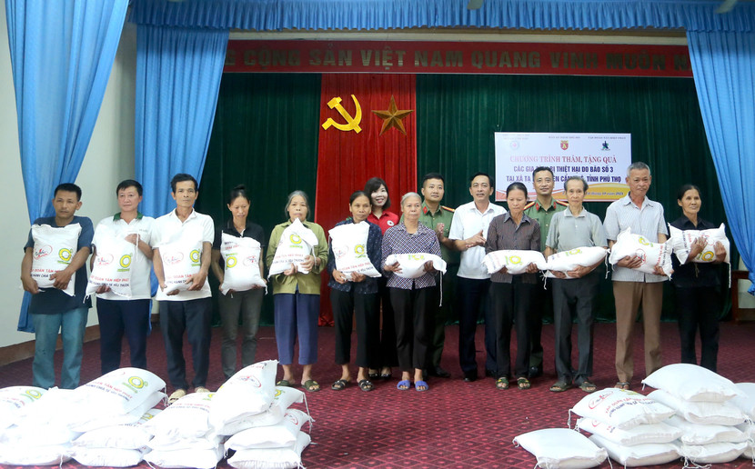 Báo An ninh Thủ đô trao 5 tấn gạo hỗ trợ bà con xã Tạ Xá và Ngô Xá, huyện Cẩm Khê, tỉnh Phú Thọ khắc phục hậu quả bão lụt Báo An ninh Thủ đô trao 5 tấn gạo hỗ trợ bà con xã Tạ Xá và Ngô Xá, huyện Cẩm Khê, tỉnh Phú Thọ khắc phục hậu quả bão lụt