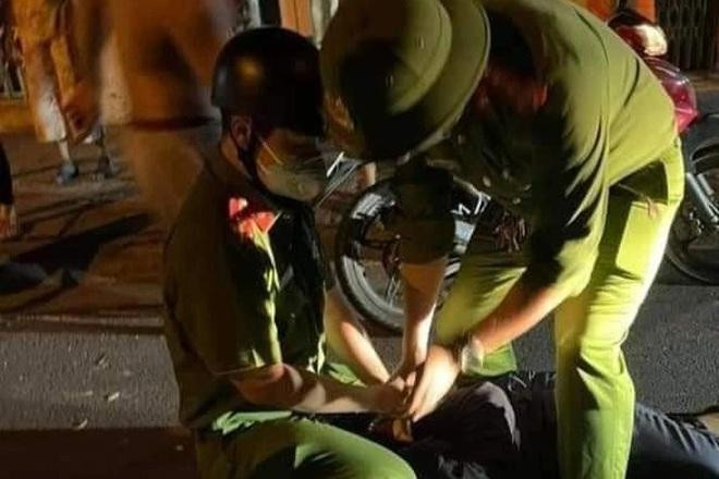 Thiếu niên có tâm lý bất thường nhanh chóng bị khống chế Thiếu niên có tâm lý bất thường nhanh chóng bị khống chế