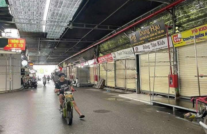 Nhiều quầy hàng tại chợ Ninh Hiệp đồng loạt đóng cửa