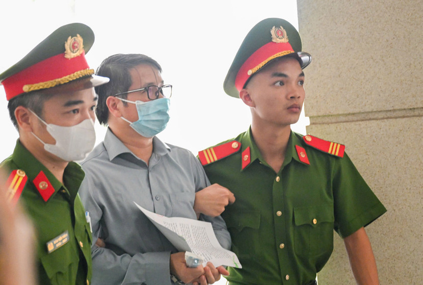 Cựu Phó Chủ nhiệm Văn phòng Quốc hội Phạm Thái Hà bị dẫn giải ra toà