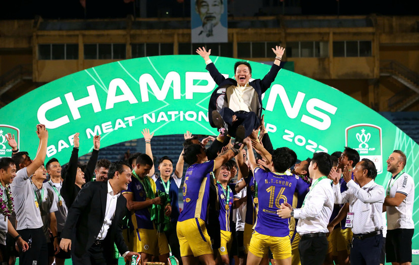 Ông Đỗ Quang Hiển, Chủ tịch HĐQT SHB được biết đến là người rất yêu bóng đá