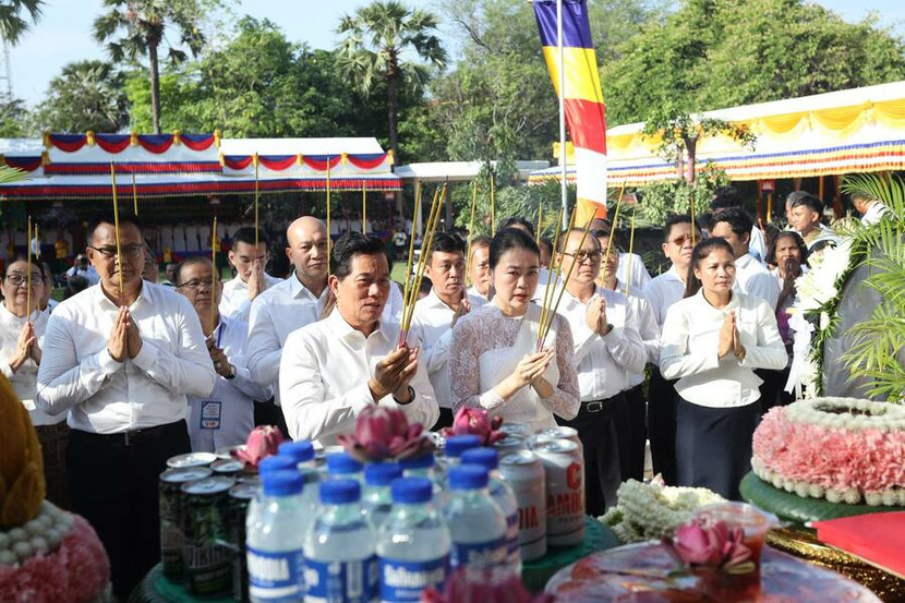 Campuchia tưởng niệm các nạn nhân chế độ diệt chủng Khmer Đỏ tại Trung tâm diệt chủng Choeng Ek, còn gọi là Cánh đồng chết Choeung Ek ngày 20-5