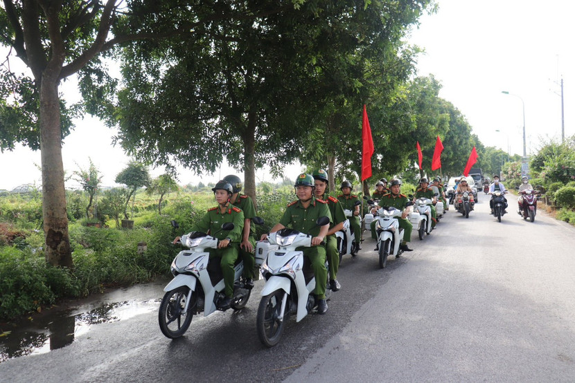 Công an xã Phù Đổng (Hà Nội) ra quân, vận động người dân chấp hành nghiêm các quy định của pháp luật