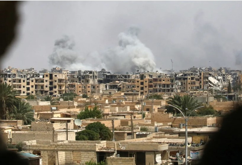 Bầu trời Raqqa tháng 9-2017, thời điểm diễn ra giao tranh dữ dội