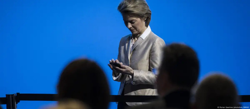 Chủ tịch Ủy ban châu Âu Ursula von der Leyen đang đối mặt với thử thách nghiêm trọng liên quan đến hợp đồng vaccine Covid-19