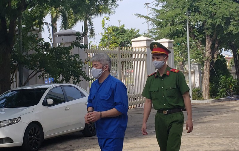 HĐXX còn tuyên trục xuất bị cáo về nước sau khi chấp hành xong án tù HĐXX còn tuyên trục xuất bị cáo về nước sau khi chấp hành xong án tù