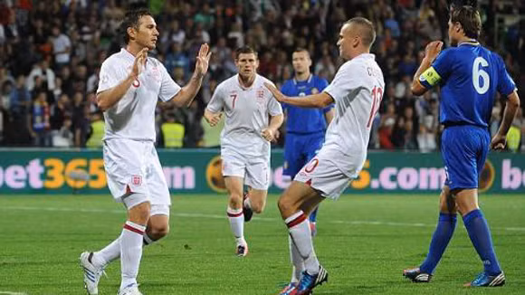 Anh thắng giòn giã, Italia vã mồ hôi ảnh 1