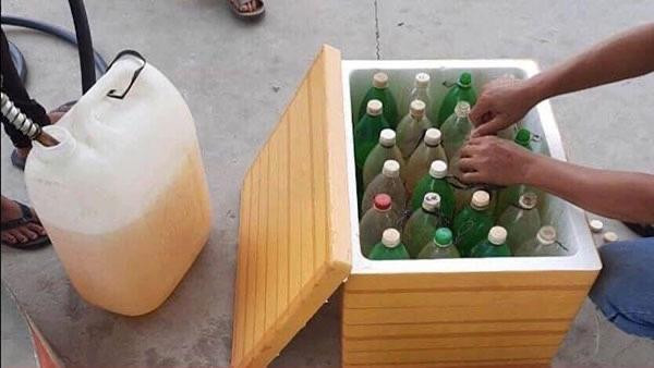 Để bảo đảm an toàn tính mạng và sức khỏe, người dân không nên mua và tích trữ xăng dầu tại nhà Để bảo đảm an toàn tính mạng và sức khỏe, người dân không nên mua và tích trữ xăng dầu tại nhà