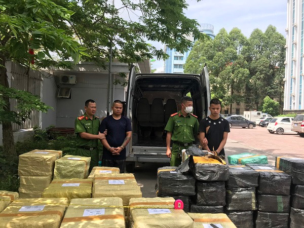 Số hàng hóa bất minh nguồn gốc trên xe ô tô Số hàng hóa bất minh nguồn gốc trên xe ô tô