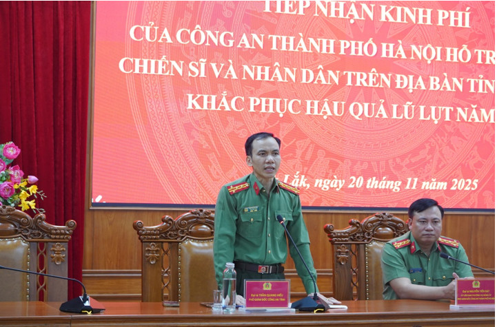 Đại tá Trần Quang Hiếu – Phó Bí thư Đảng ủy, Phó Giám đốc Công an tỉnh Đắk Lắk phát biểu cảm ơn sự quan tâm, hỗ trợ kịp thời của CATP Hà Nội