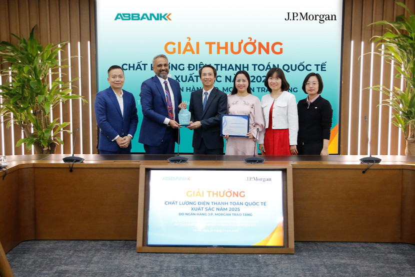 ABBANK nhận giải thưởng do J.P.Morgan trao tặng